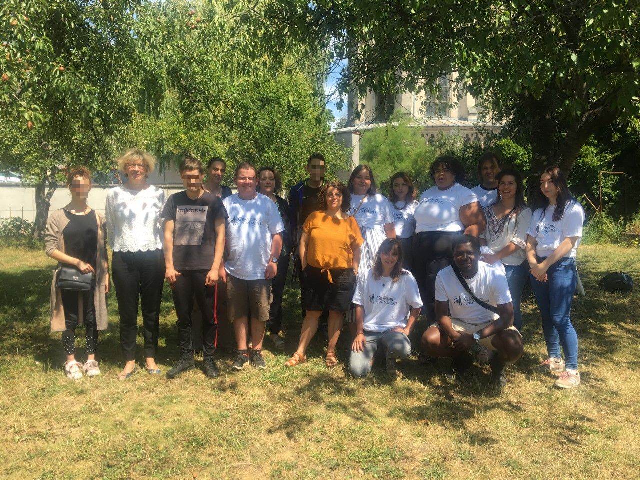 Volontaires facilitateurs de Grandir Dignement avec des jeunes accompagnés